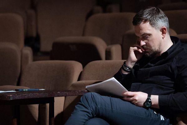 "Театрон": СЕРГЕЙ ВИНОГРАДОВ: «ИСКУССТВО ДОЛЖНО ЗАДАВАТЬ ВОПРОСЫ»